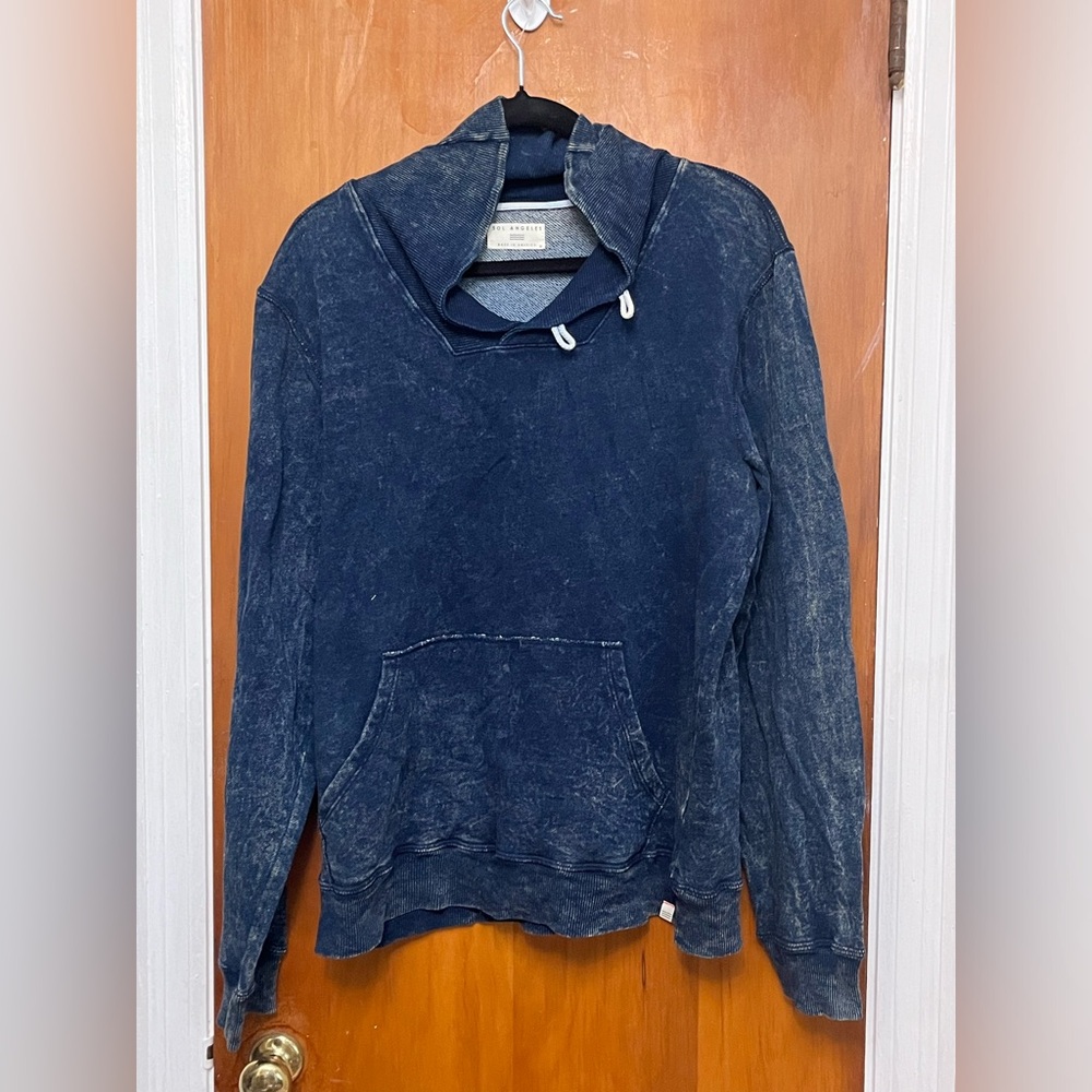 Sol Angeles  Sweatshirt.        L4